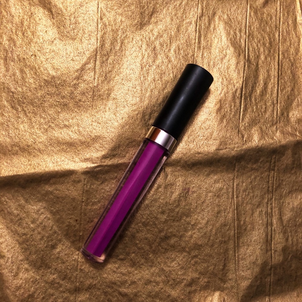Exquisite matte lipstick